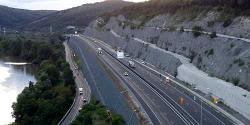 Autostrada Lugoj Deva, dealul liliecilor din nou în șantier Foto Daniel Guță ADEVĂRUL (33) JPG