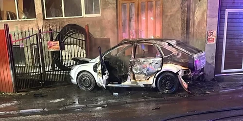 masina incendiata cluj 1, foto facebook jpg