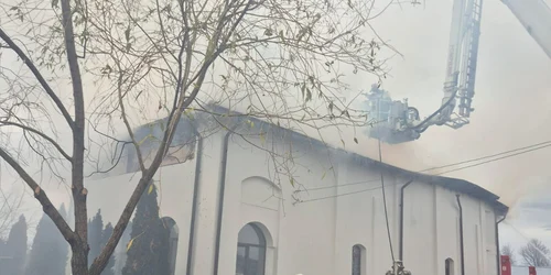 25 decembrie incendiu biserica albota foto isu arges jpg
