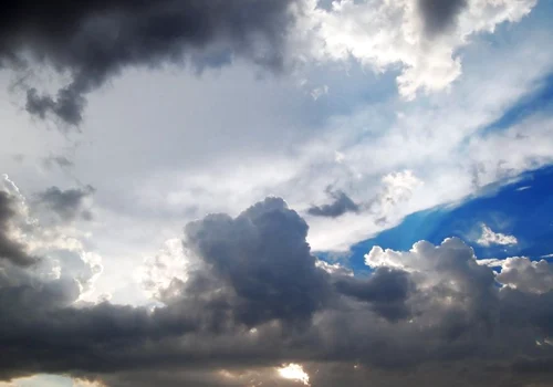 Meteorologii anunţă cer noros