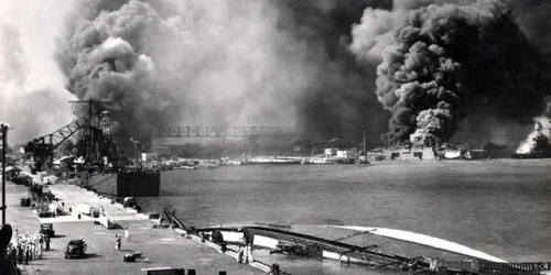 Are loc atacul forţelor japoneze asupra flotei militare a SUA din Pacific staţionată la Pearl Harbour, in cel de al doilea Război Mondial jpeg