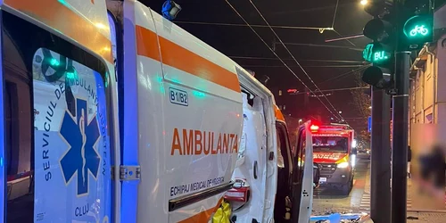 O pacientă a rămas blocată în ambulanță Foto Știri de Cluj jpg