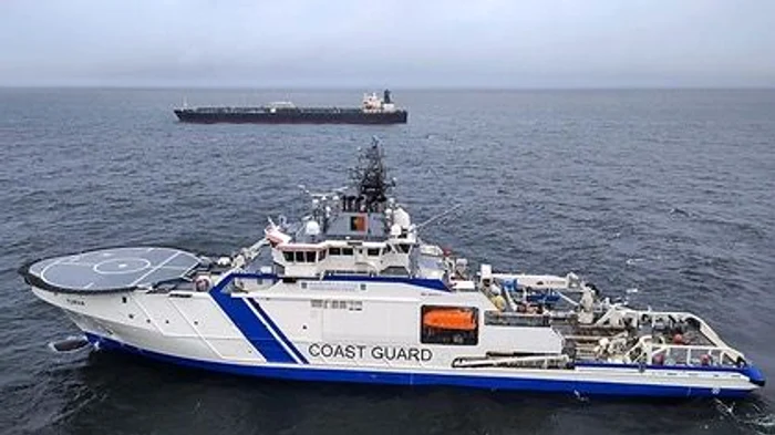 Nava Eagle S escortată de Garda de Coastă finlandeză/ FOTO:X