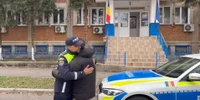 Cetatean nepalez in fata Politiei din Hunedoara, Foto IPJ Hunedoara jpg