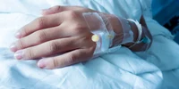 mana copil spital perfuzie branula foto shutterstock