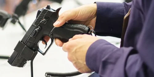 Arma - pistol - FOTO Shutterstock