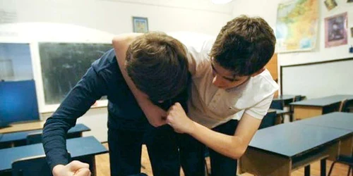 bullying violenta scoli jpeg