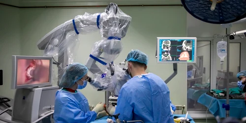 operatie creier prin pleoapa neurochirurg ciobotaru foto daniel iancu4 jpg