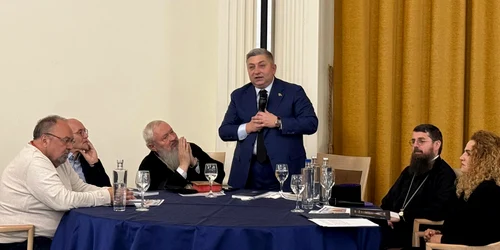 alin tise presedintele cj cluj isi lanseaza cartea jpg