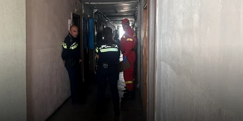 Polițiștii din Botoșani încearcă să salveze o femeie care amenință că se sinucide Foto Botoșăneanul ro jpg