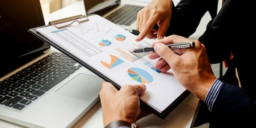 analiza-economica-proiectie-financiara-economist-calcule-grafice-evaluare-companii