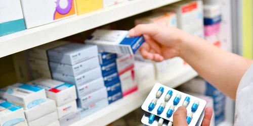 farmacie medicamente pastile shutterstock 717437125 jpg