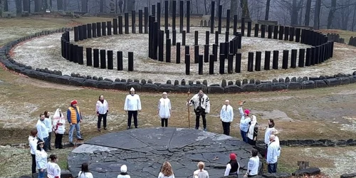 pelerinaj la tronul strabunilor si sarmizegetusa regia foto vasile paun