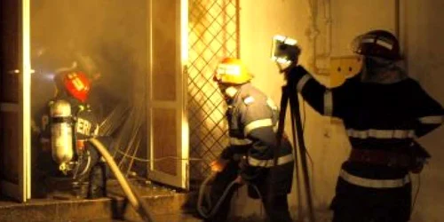 Hunedoara: Magazin în flăcări, în urma unui scurtcircuit electric