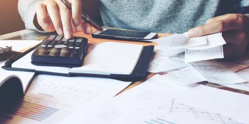 Taxe impozite calculator FOTO Shutterstock