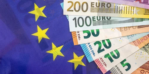 Uniunea Europeana bancnote bani euro FOTO Shutterstock jpg