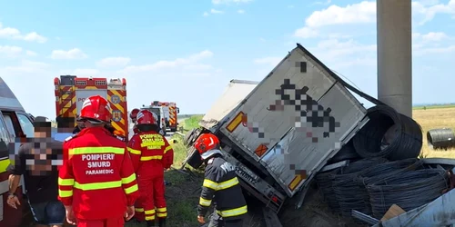 Accident grav TIR A1 petresti FOTO ISU Dâmbovița 2