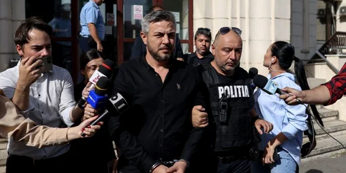 Patronii stației de la Crevedia. FOTO - Inquam Photos / Sabin Cirstoveanu