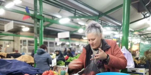 craciunul 2024, preturi in piata slatina brazi, aranjamente si legume foto alina mitran (4) jpg
