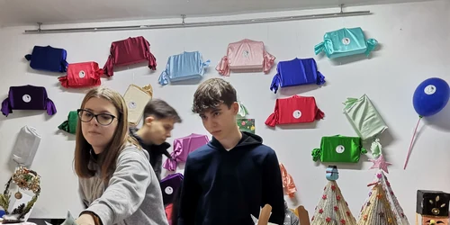 targ de craciun cu obiecte ale elevilor de la LVNT Slatina foto alina mitran (7) jpg